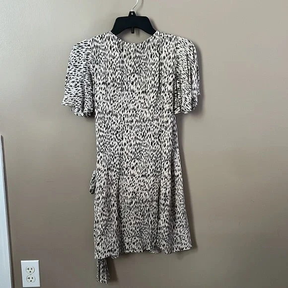 VICI Aiden Printed Wrap Dress Taupe/Grey - Picture 2 of 2